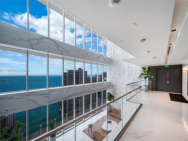 300 S Biscayne Blvd #1404W — Photo 46