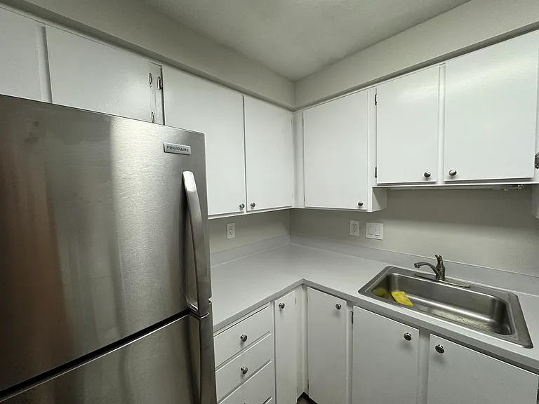 565 SE 8th Ave #A103 — Photo 3