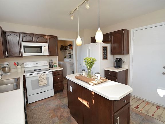 4th image of 10096 Golden Pond Dr