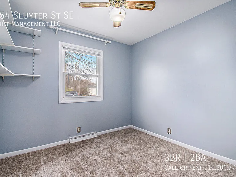 954 Sluyter St SE — Photo 9
