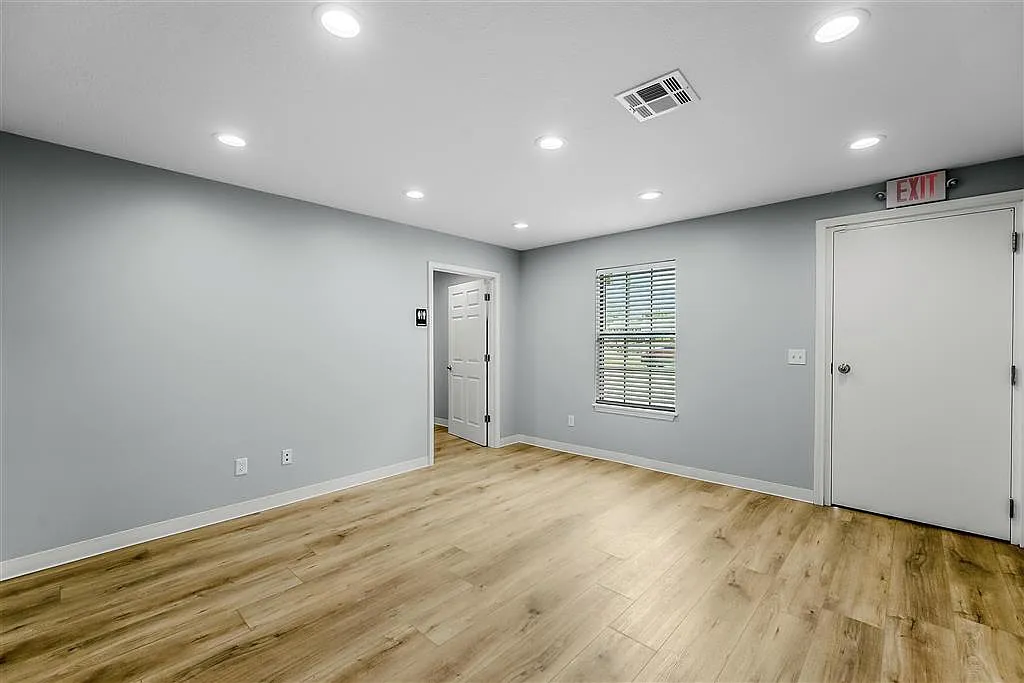 Studio, $6,000 — Photo 4