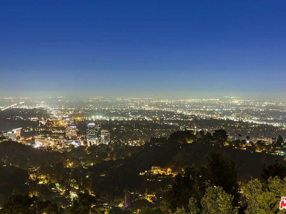 1st image of 15401 Mulholland Dr