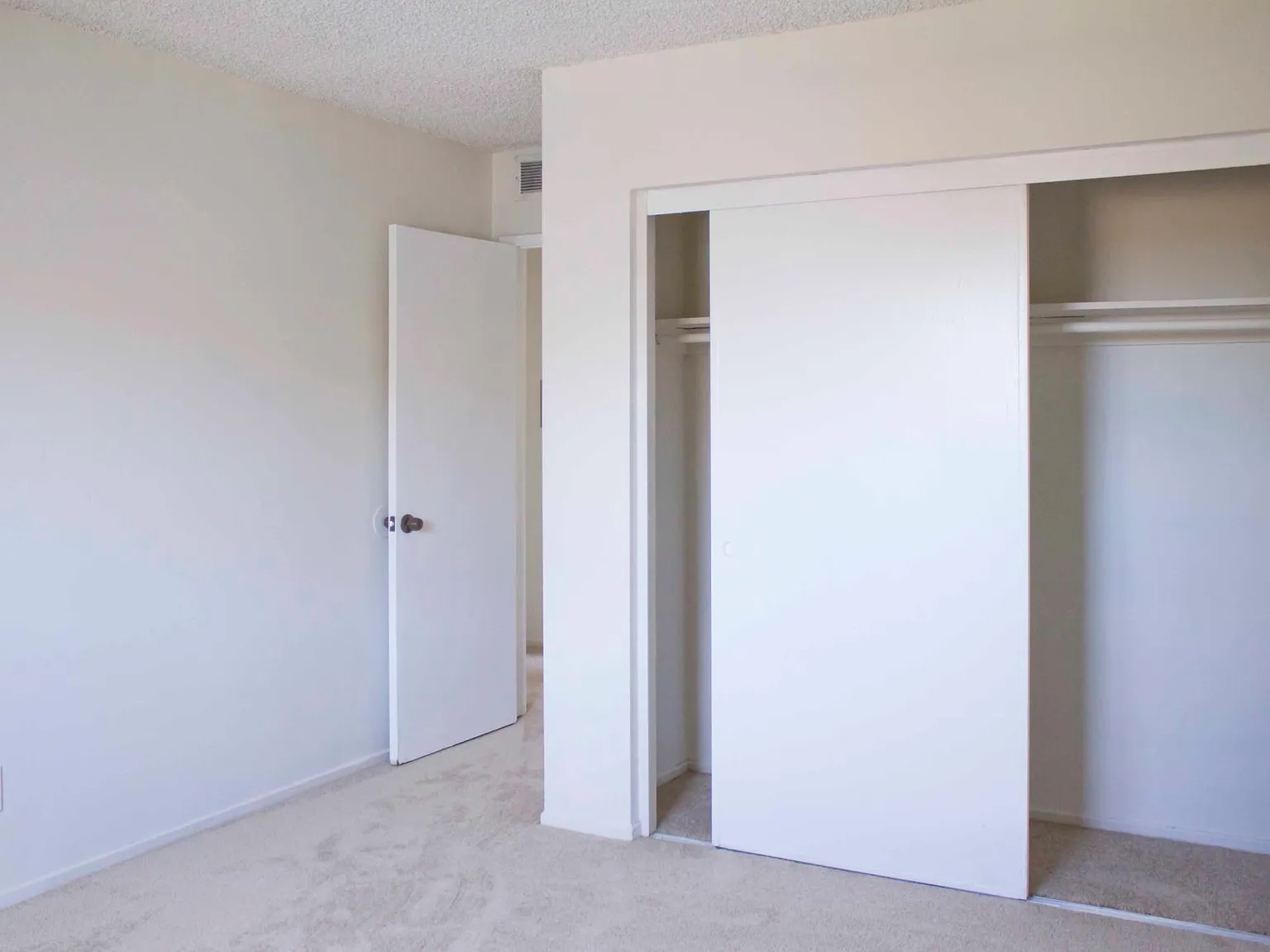 2 bed, 800 sqft, $2,695 — Photo 4