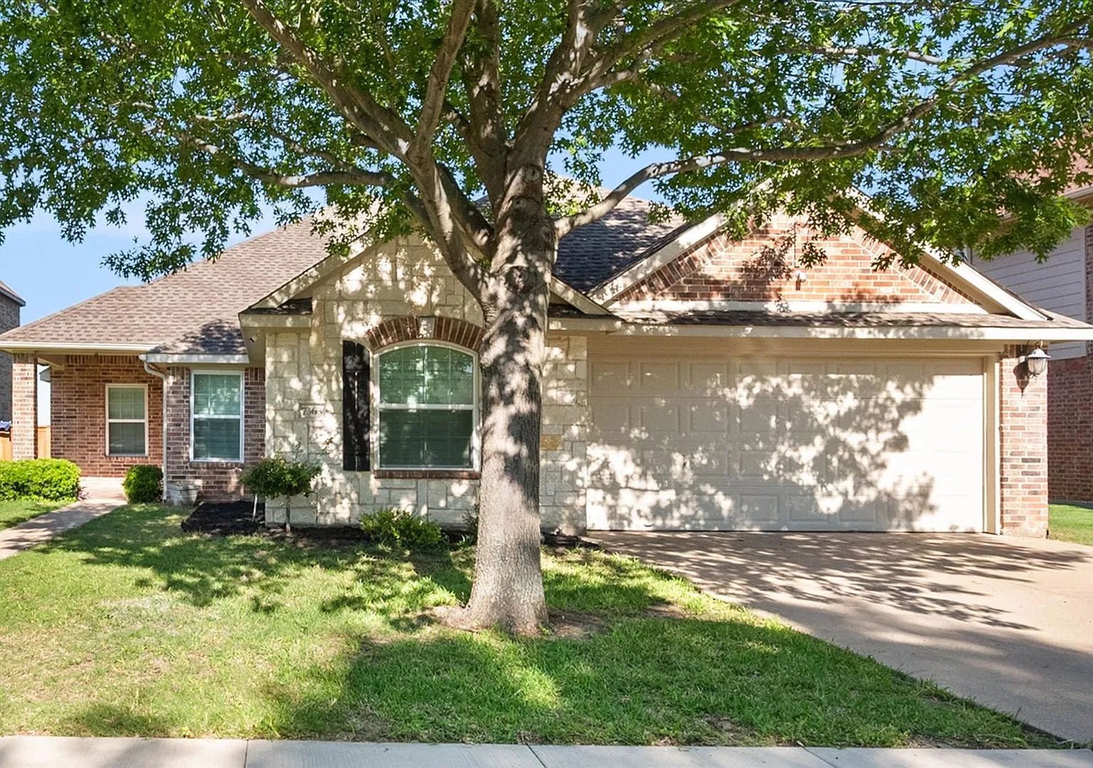 Gorgeous Mira Lagos 4 bedroom on the Pond!! — Photo 1