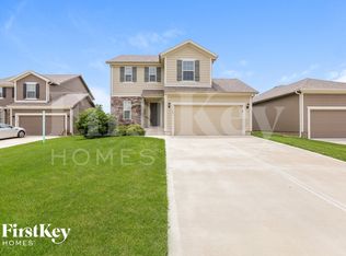 11107 Highview Rd, Peculiar, MO 64078