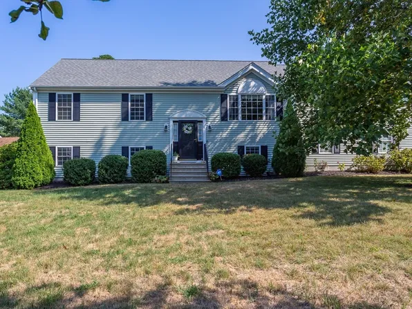 8 Powhattan Dr, Taunton, MA 02780