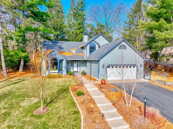 1524 1st St N, Stillwater, MN 55082