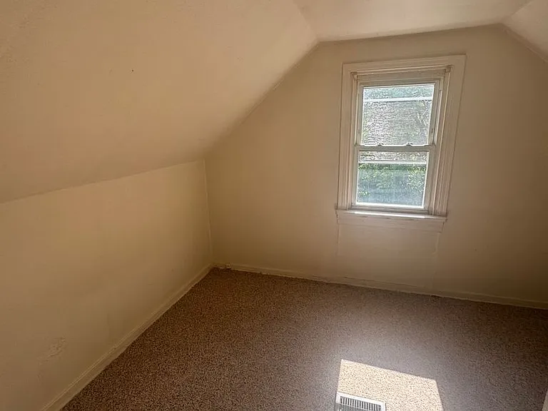 237 Collins Dr — Photo 6