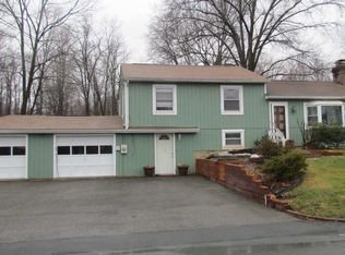 5 Hampton Rd, Poughkeepsie, NY 12603