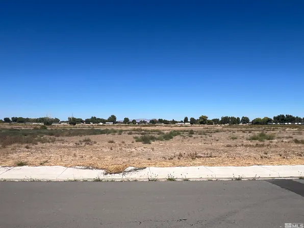 408 Seminole Dr, Yerington, NV 89447