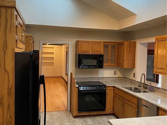 3rd image of 466 Jenny Ln