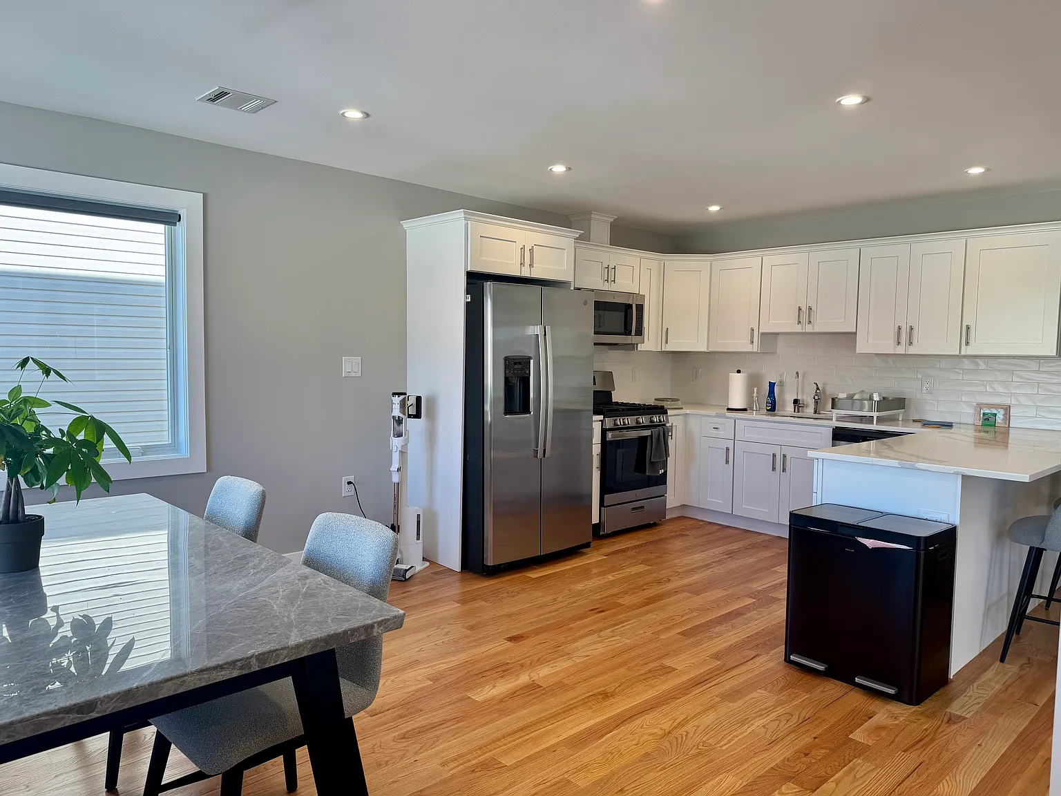 2 Sherman Ave — Photo 4