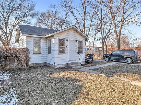 2nd image of 1023 Alma St