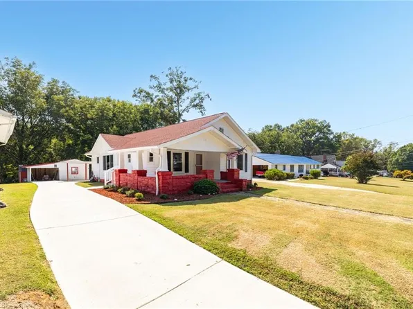 1103 Wentworth St, Reidsville, NC 27320