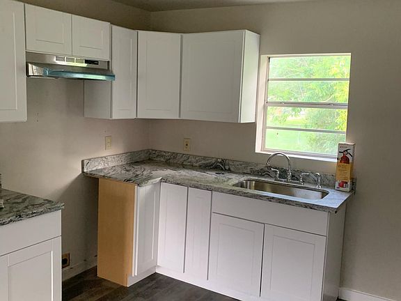 3rd image of 4546 Lupine St
