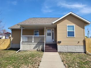 925 N St SW, Cedar Rapids, IA 52404