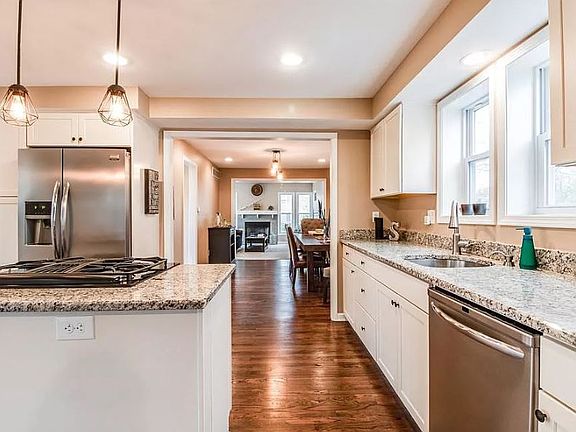5th image of 719 Forest Ave