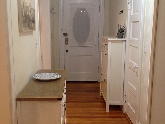 Front Foyer (1 of 2)