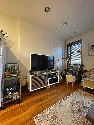2nd image of 526 6th Ave APT 2R