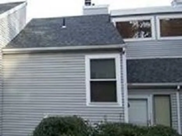 27 Glenview Dr, Cromwell, CT 06416