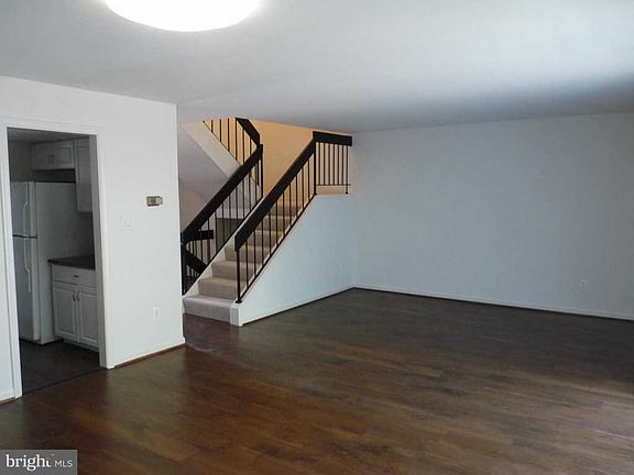 4th image of 3170 Readsborough Ct
