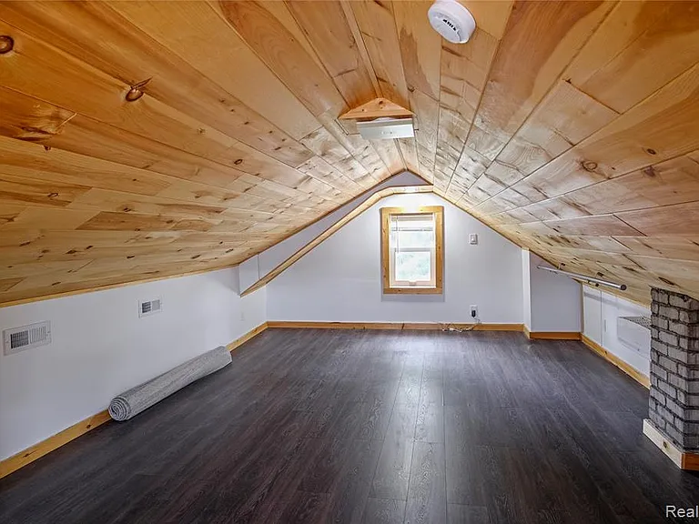 206 N Troy St — Photo 24