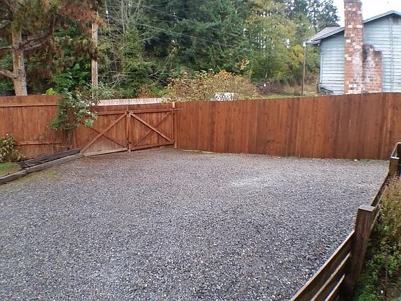 Circular drive with 2 gated entries