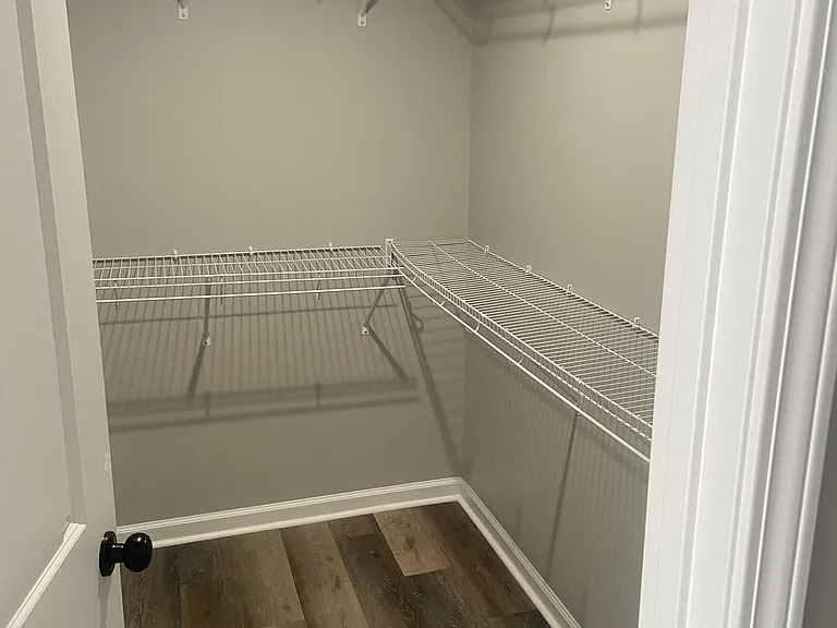 7041-7043 Caravan Dr — Photo 5