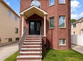 29 Burgher Ave, Staten Island, NY 10304