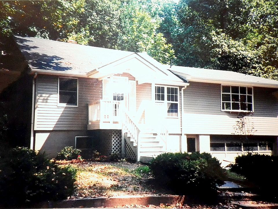 959 Fern Trail; duplex or fulll in-law arrangement plus full basement