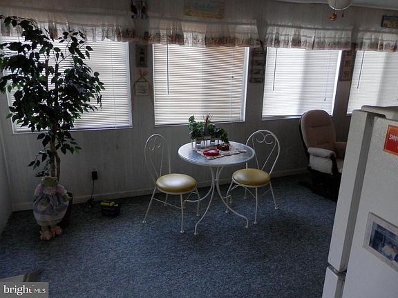5th image of 34083 Clematis St