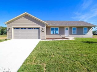 2915 Conlor Dr, Bloomington, IL 61704