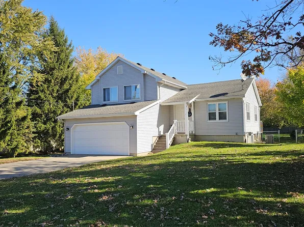 725 Hazelnut St, Fowlerville, MI 48836