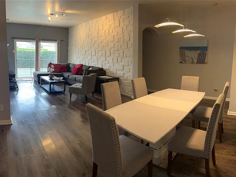 8121 Fan Palm Way — Photo 17