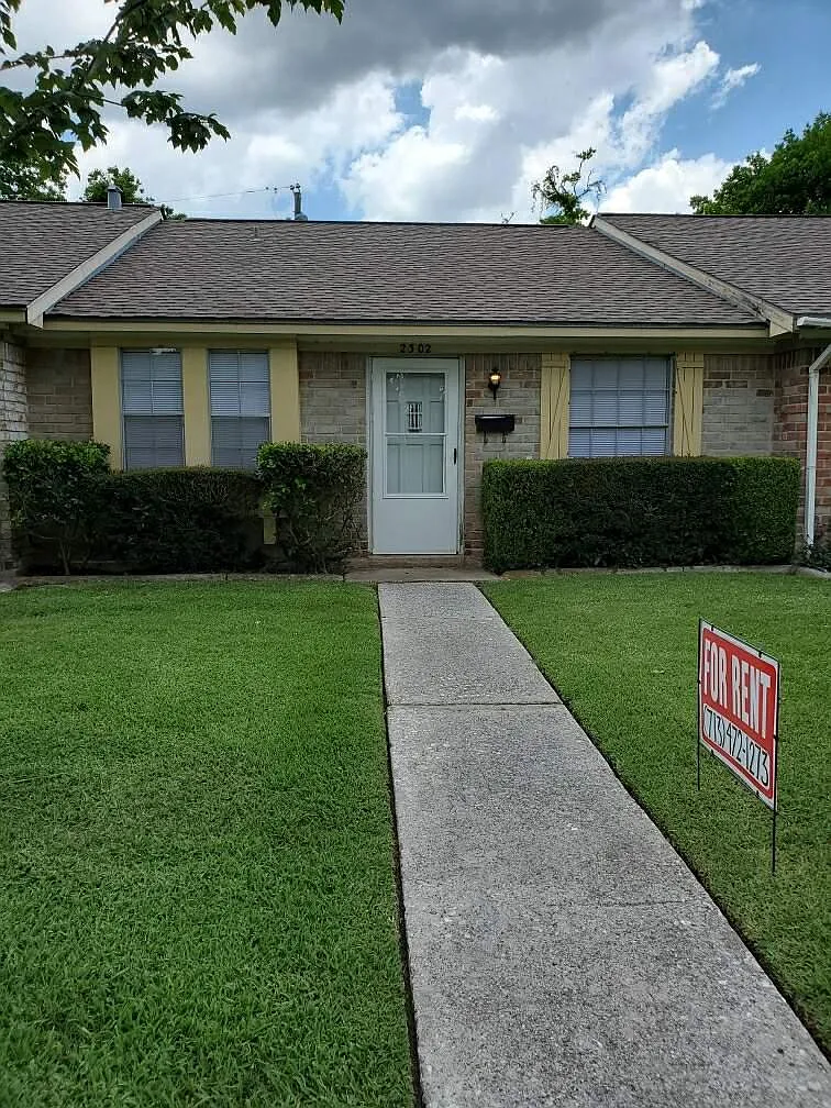 2 bed, 1.5 bath, 897 sqft, $1,275 — Photo 1
