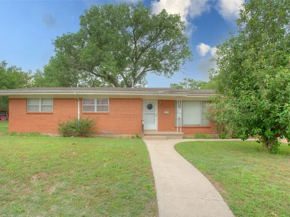 1405 Shirley St, Bridgeport, TX 76426