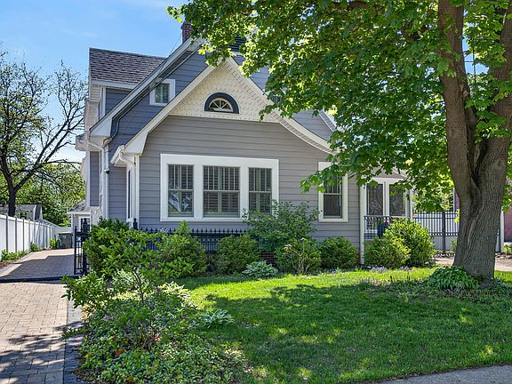 3rd image of 112 Douglas Ave