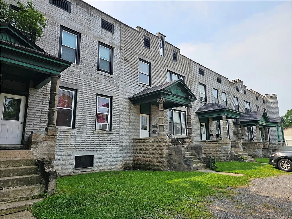 2 bed, 1.0 bath, 15611 sqft, $1,150 — Photo 3