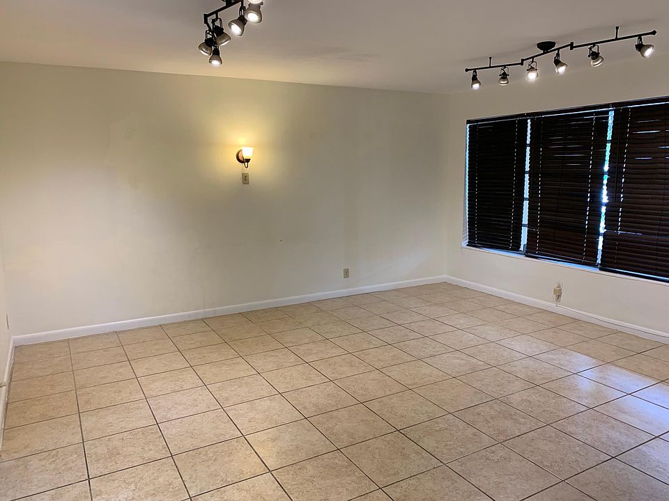 1st image of 5606 Lincoln St #Efficiency