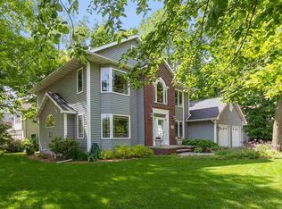 3929 S Woodendale Way, Appleton, WI 54915