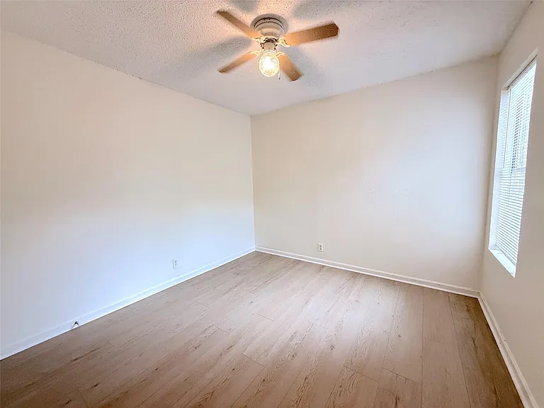 9900 Hundred Oaks Cir #A — Photo 18