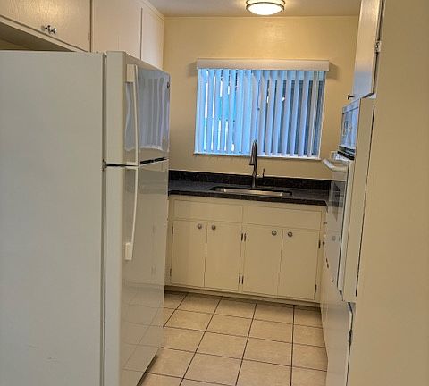 4th image of 850 Roble Ave #G