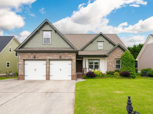 8665 Seven Lakes Dr, Ooltewah, TN 37363