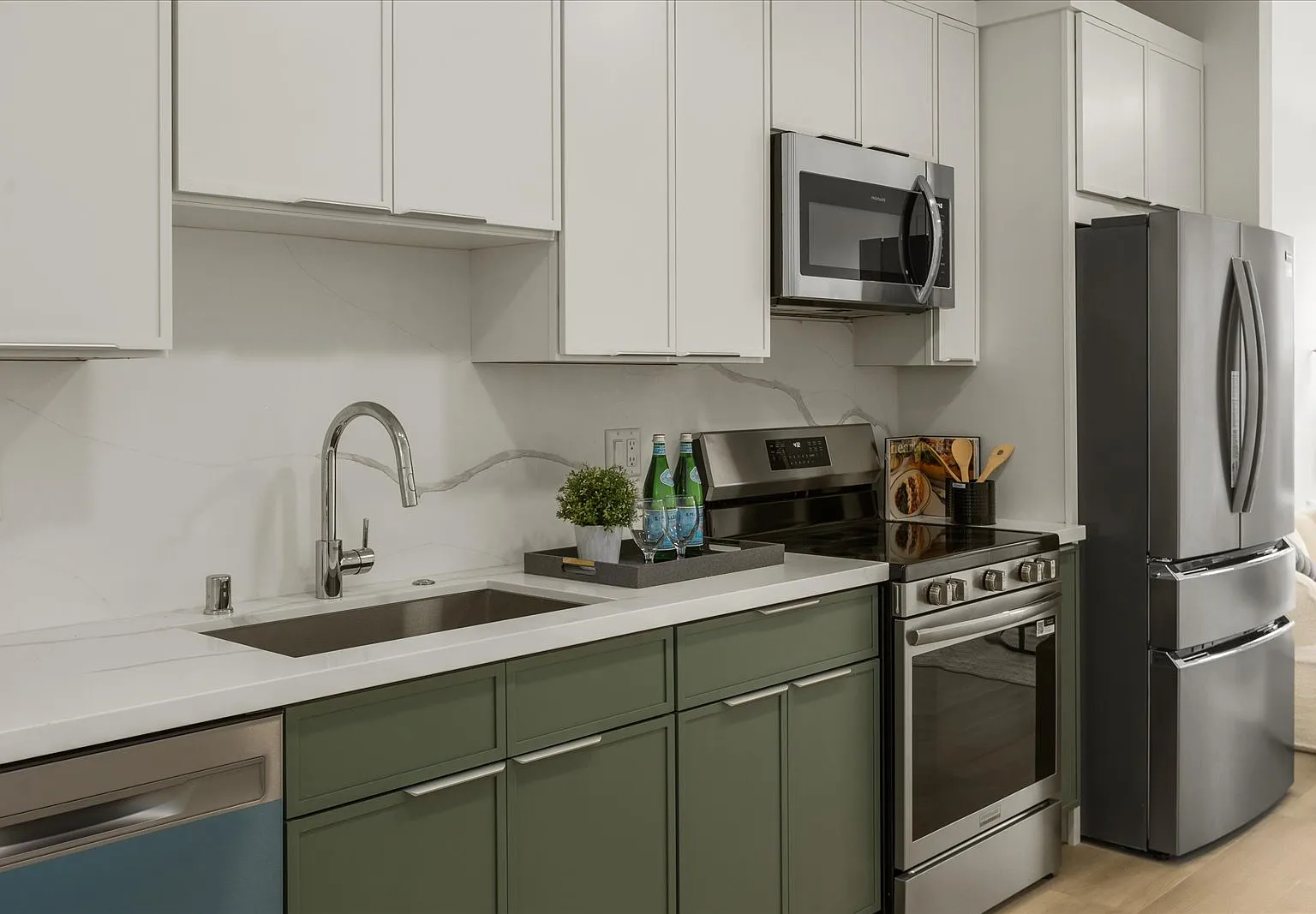 3 bed, 2.5 bath, 1590 sqft, $4,750 — Photo 3