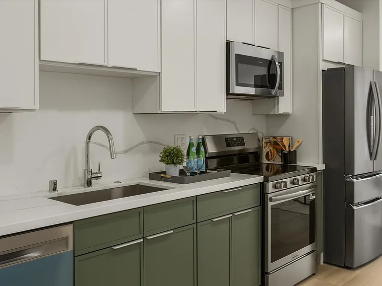 255 E Louisa St — Photo 3