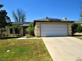6304 Castle Cary Dr, Bakersfield, CA 93306