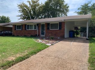 570 Patterson Ln, Florissant, MO 63031