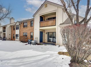 902 Harbor Club Dr #902, Parlin, NJ 08859