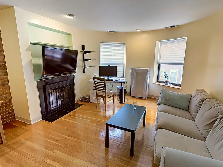 103 Gainsborough St #204 — Photo 1