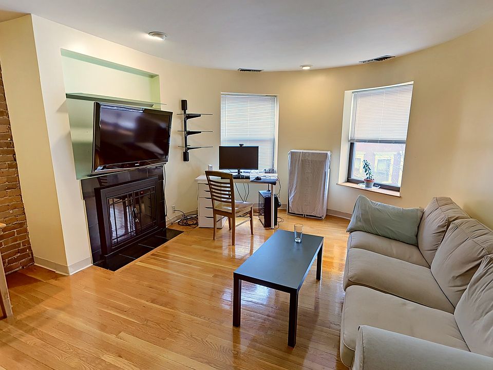 1st image of 103 Gainsborough St APT 204